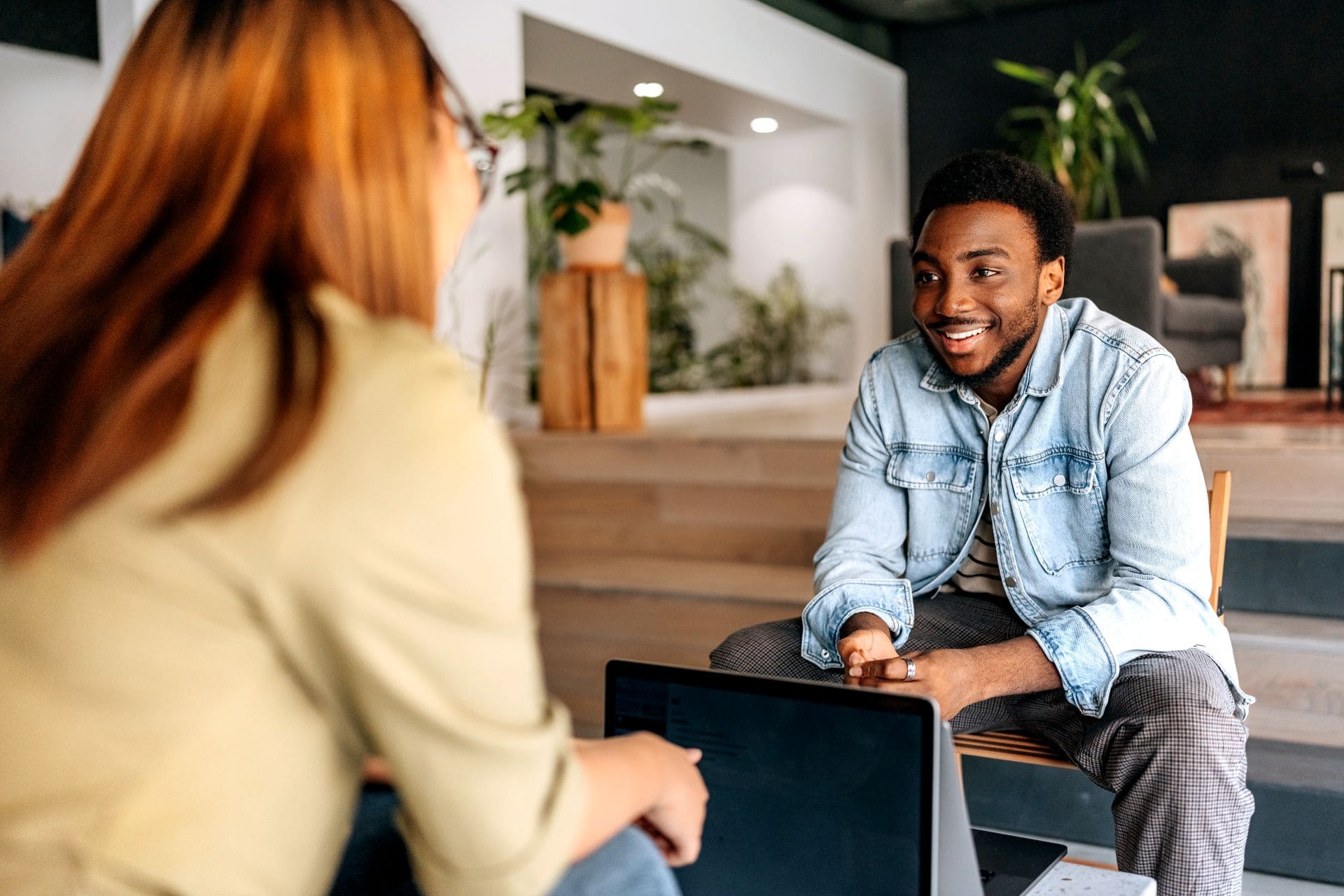 fiscfree-employee-and-employer-conversation1920x1280